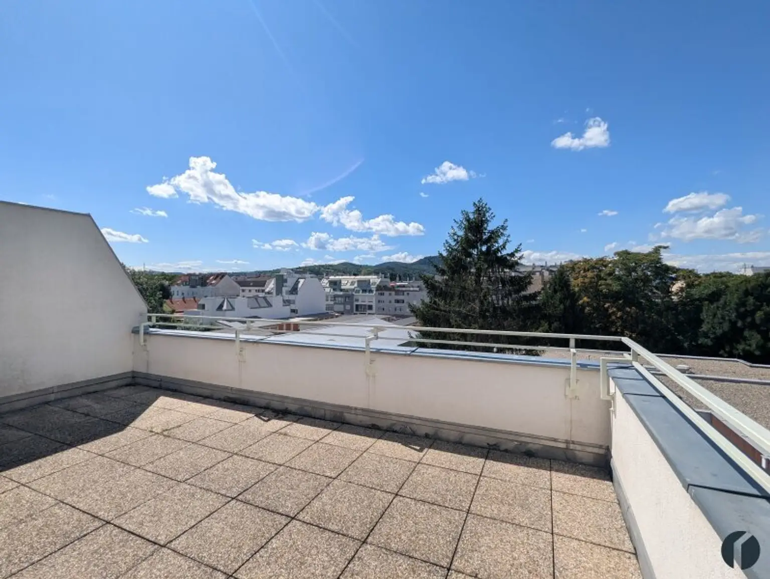 Ganz oben. Ganz privat. 2 Terrassen für jeden Sonnenmoment. 2-Zimmer-Wohnung in zentraler Lage.