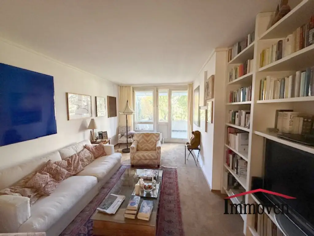 International bekannte Ikone der Wohnbauarchitektur - Wohnen in der Grazer-St. Peter Terrassenhaussiedlung! 4-Zimmerwohnung mit Garage!