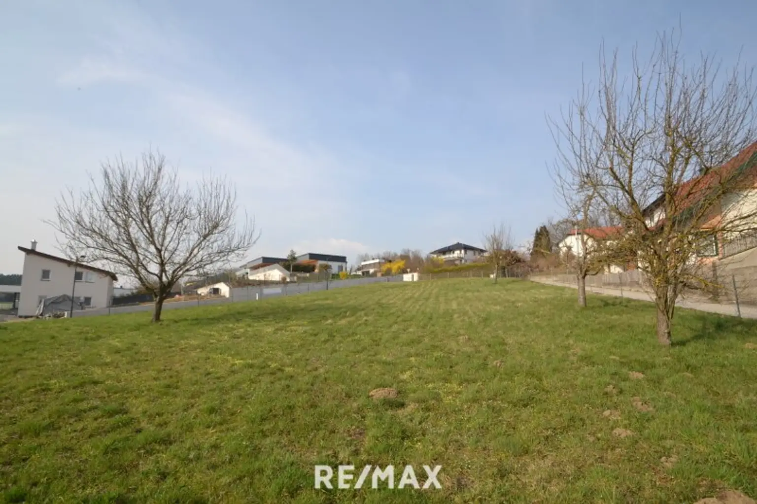 öffentliche Anschlüsse an der Grundgrenze