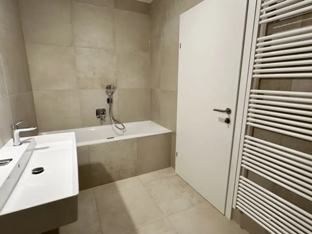 Ihr hochwertiger Erstbezug in U1 Nähe! 2 Terrassen, 2 Badezimmer! Inkl. moderne Markenküche! Provisionsfrei für den Käufer