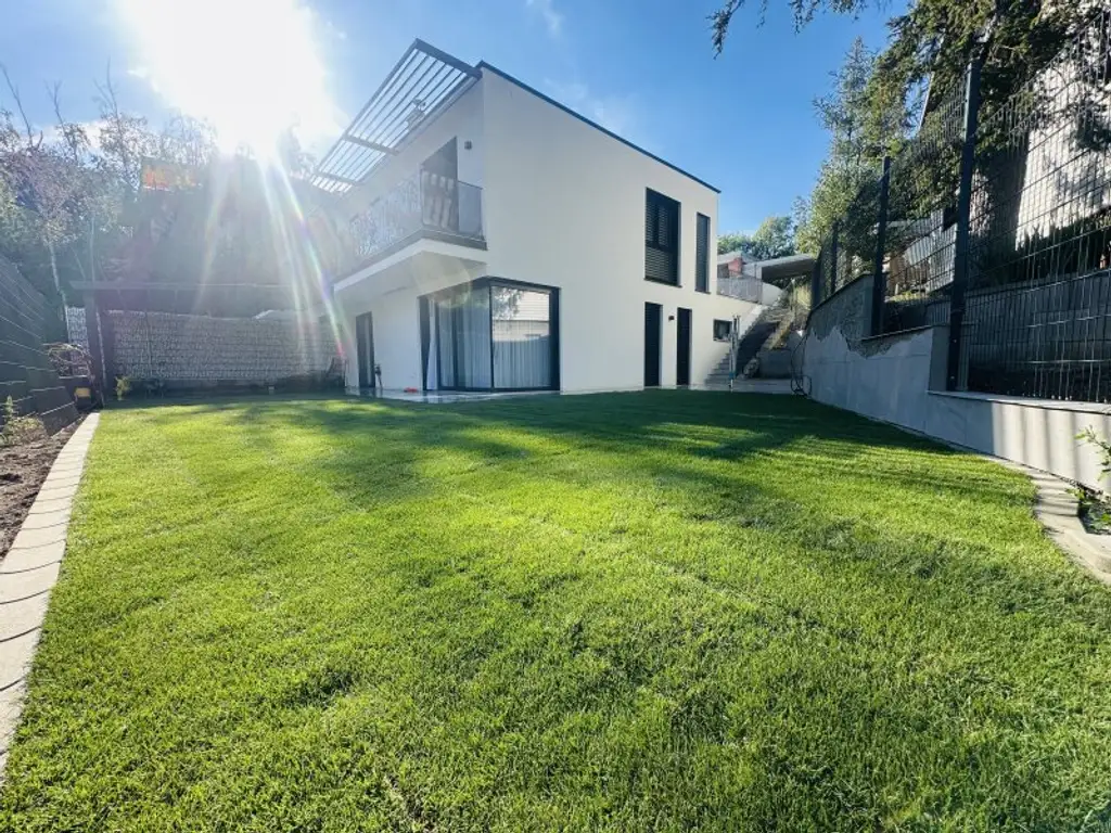 AKTIONSPREIS! Exklusive Doppelhaushälften inkl. Terrasse/Garten + Balkon 4-5 Zimmer! TRAUMAUSBLICK auf Burg Liechtenstein! SCHLÜSSELFERTIG!