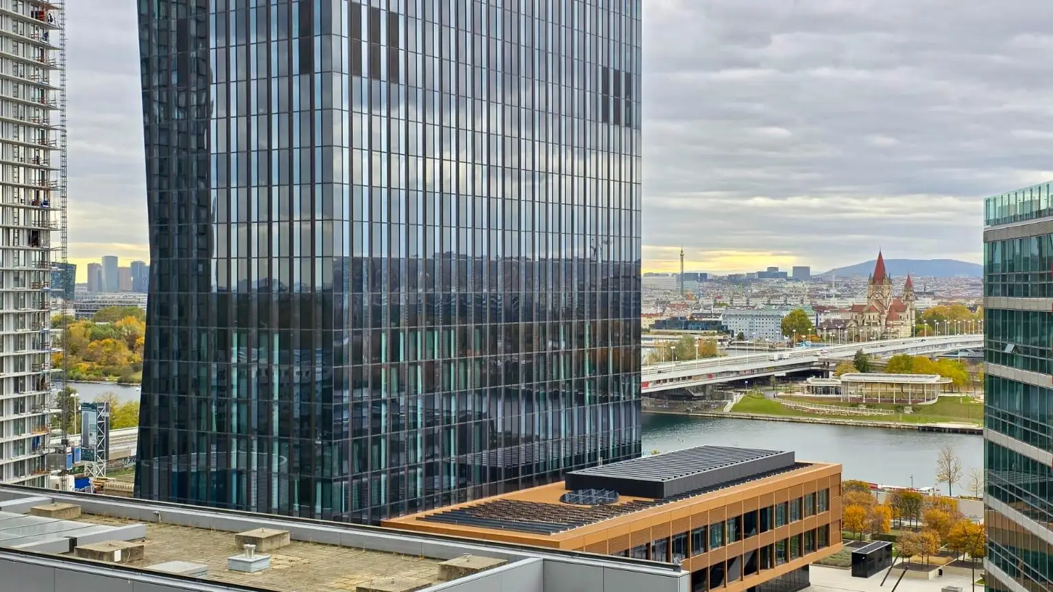 3 Zimmer! DC-FLATS: High-End-Apartment bei der UNO-City!! ERSTBEZUG!!