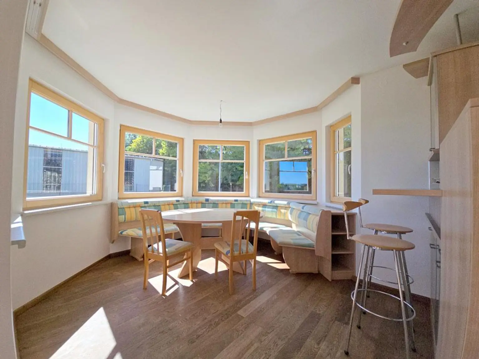 3701 Großwiesendorf/bei Großweikersdorf: Wunderschönes Einfamilienhaus mit Wohnkeller, Doppelgarage und Weinröhre