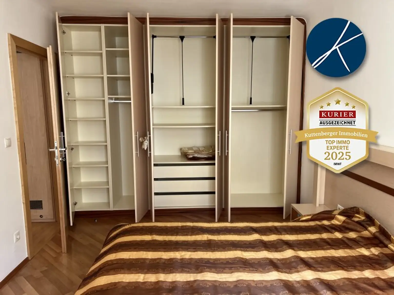 Schlafzimmer mit Einbauschrank