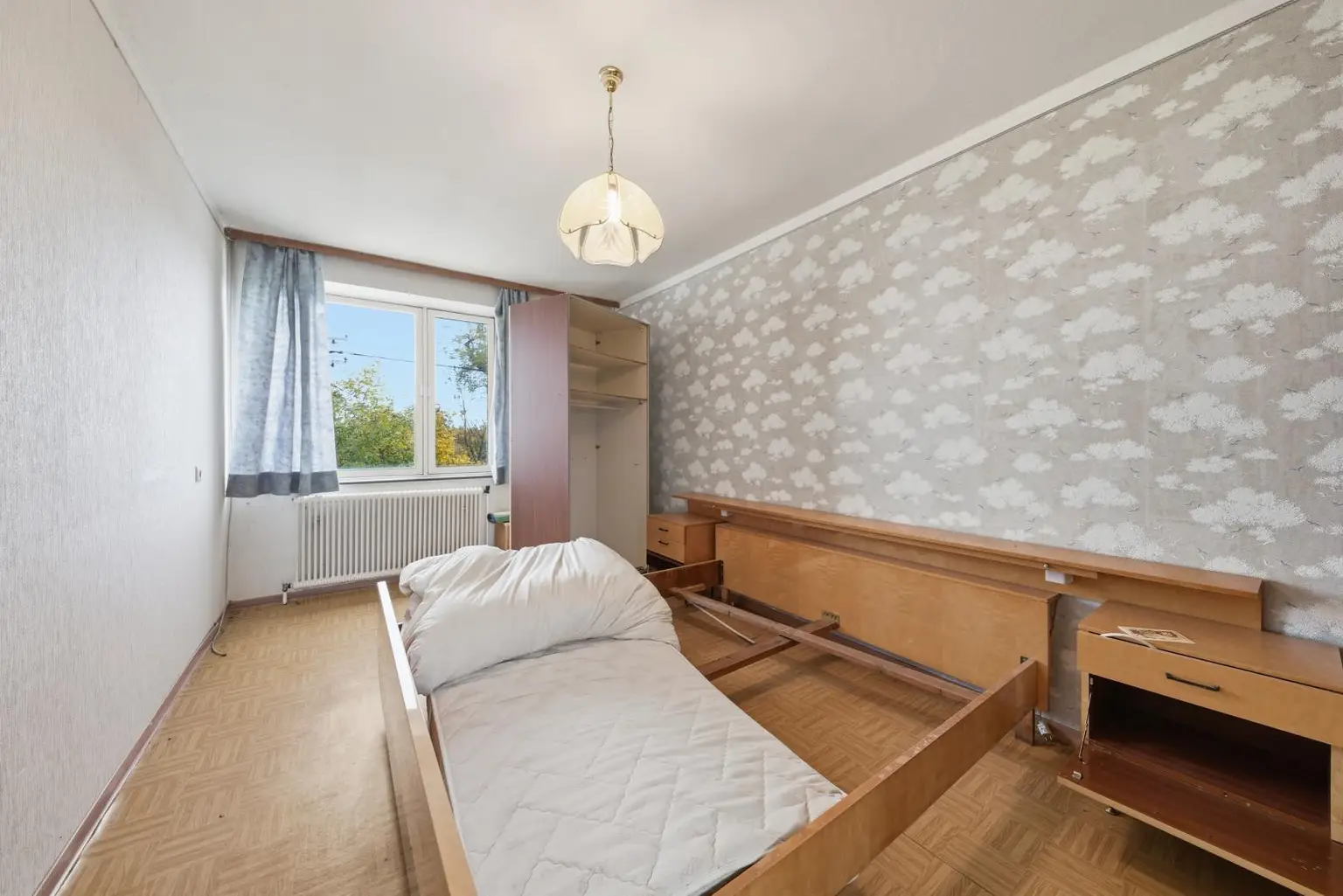 Vielseitige Gewerbe- und Wohnliegenschaft: diverse Hallenflächen, Wohngebäude und ein großzügiges Grundstück!