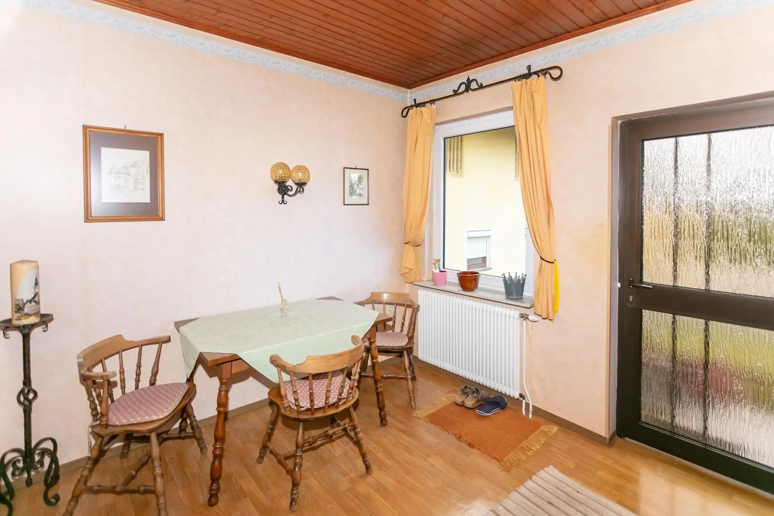 CHARMANTES WOHNHAUS MIT GARTEN UND POOL IN MAUTERN