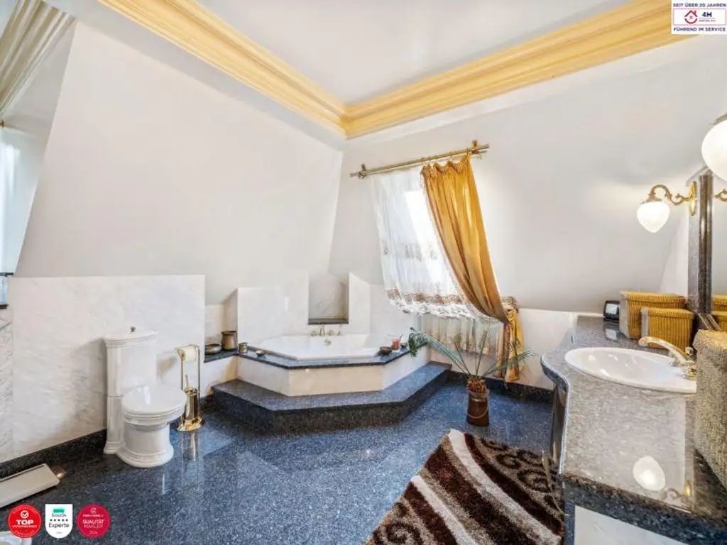 Exklusiv eingerichtete Villa mit orientalischem Hauch in absoluter Ruhelage in einer der begehrtesten Wohnlagen des südwestlichen Wienerwalds