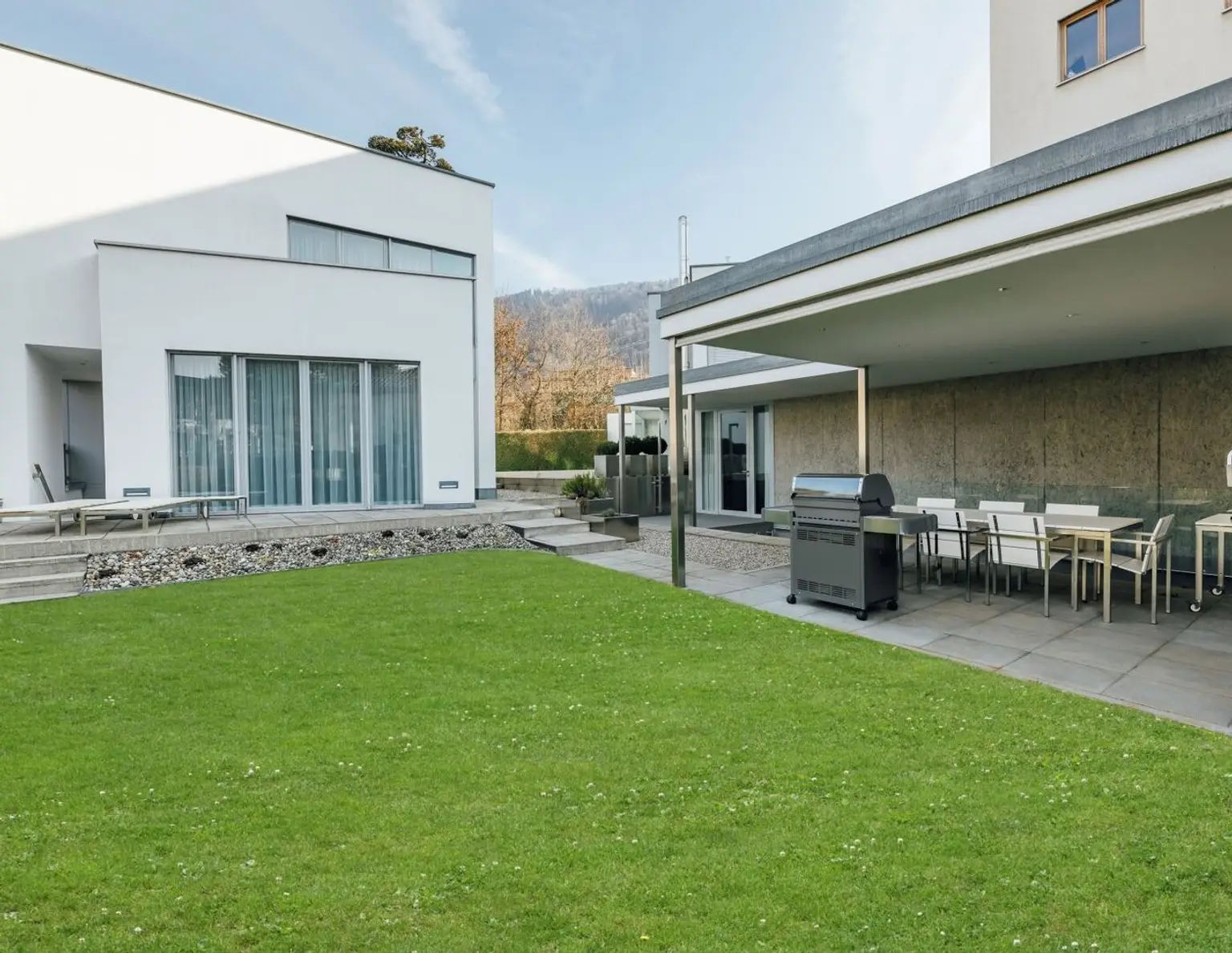Stilvolles Wohnen in Toplage am Bodensee - Elegante Villa mit beeindruckender Architektur