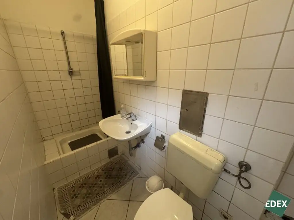 Sanierungsbedürftige 1-Zimmer-Altbauwohnung im EG nahe UKH Lorenz Böhler