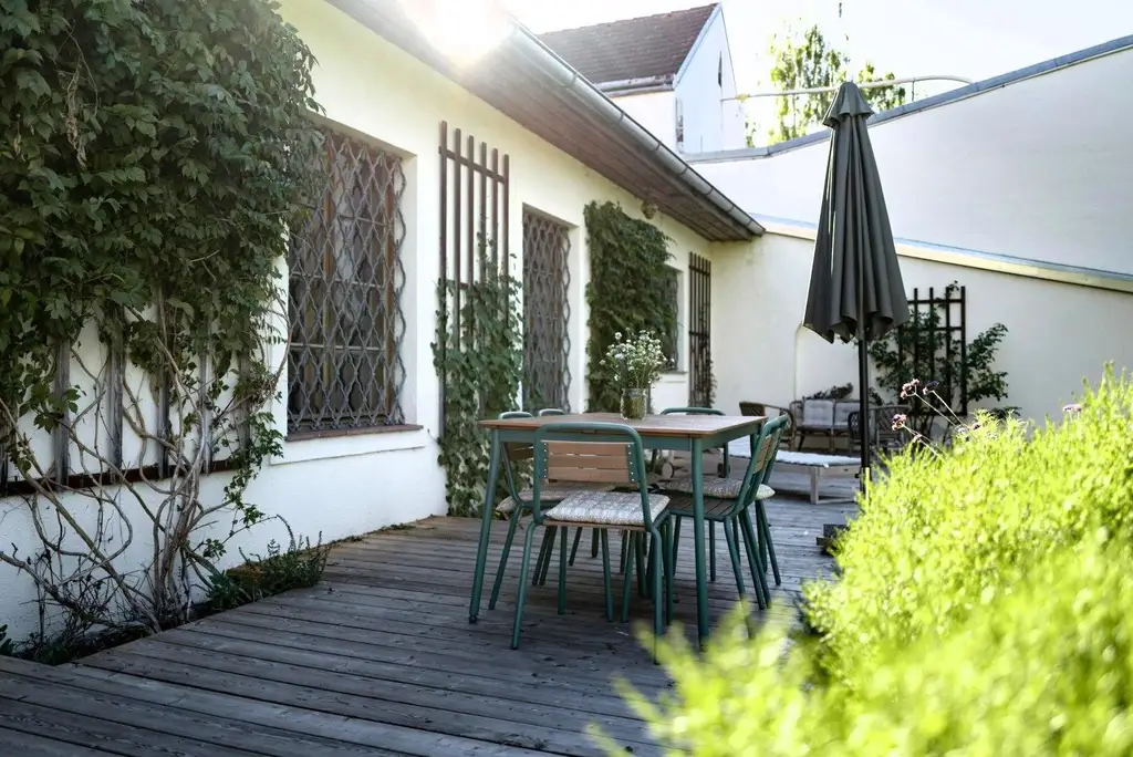 “Zauberhafter Dreikanthof mit großem Gartenparadies bei Tulln“