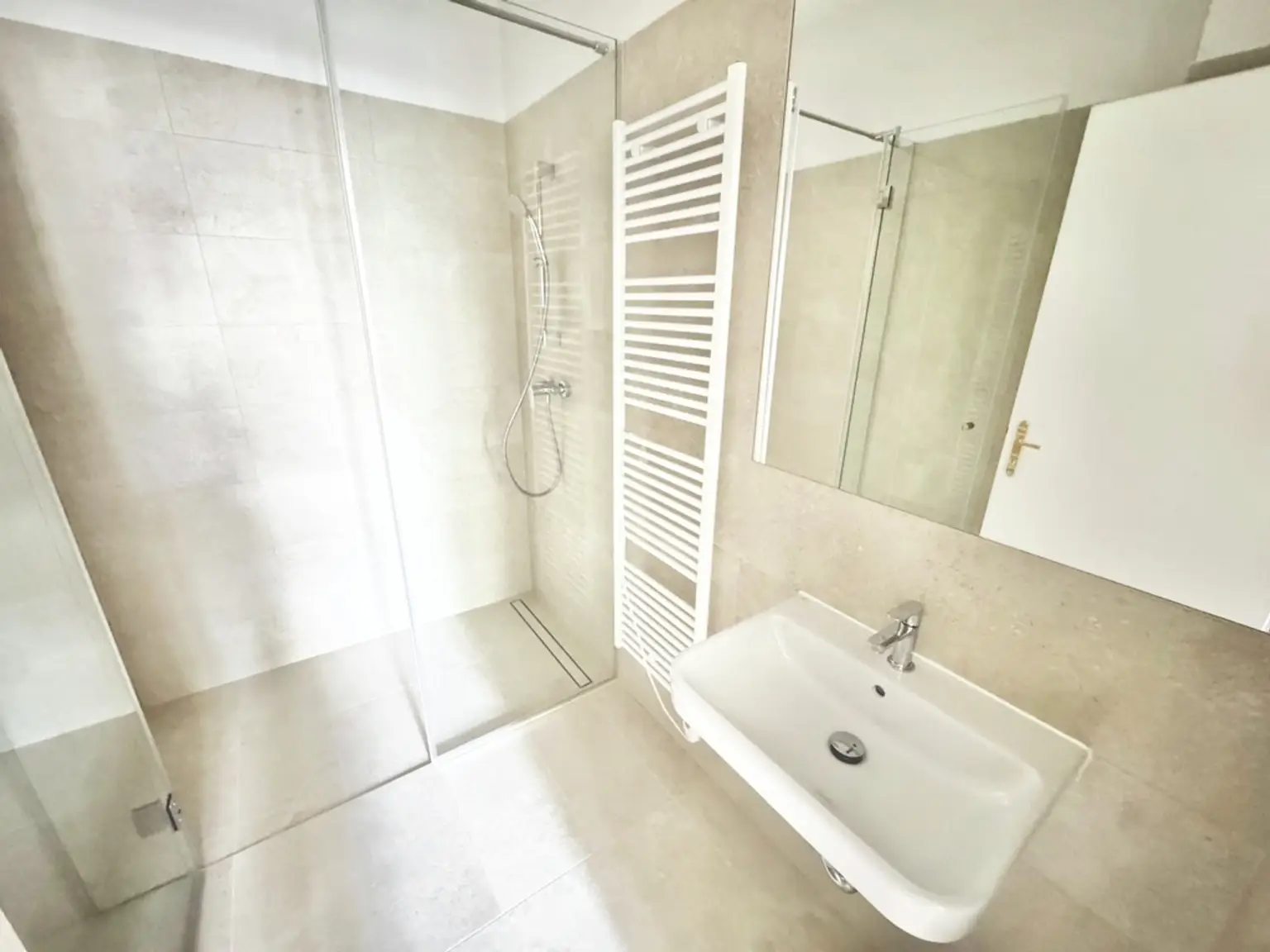 ERSTBEZUG NACH SANIERUNG | NEUBAUGASSE | EXKLUSIVE 4 ZIMMER | TOPLAGE | U-BAHN-NÄHE