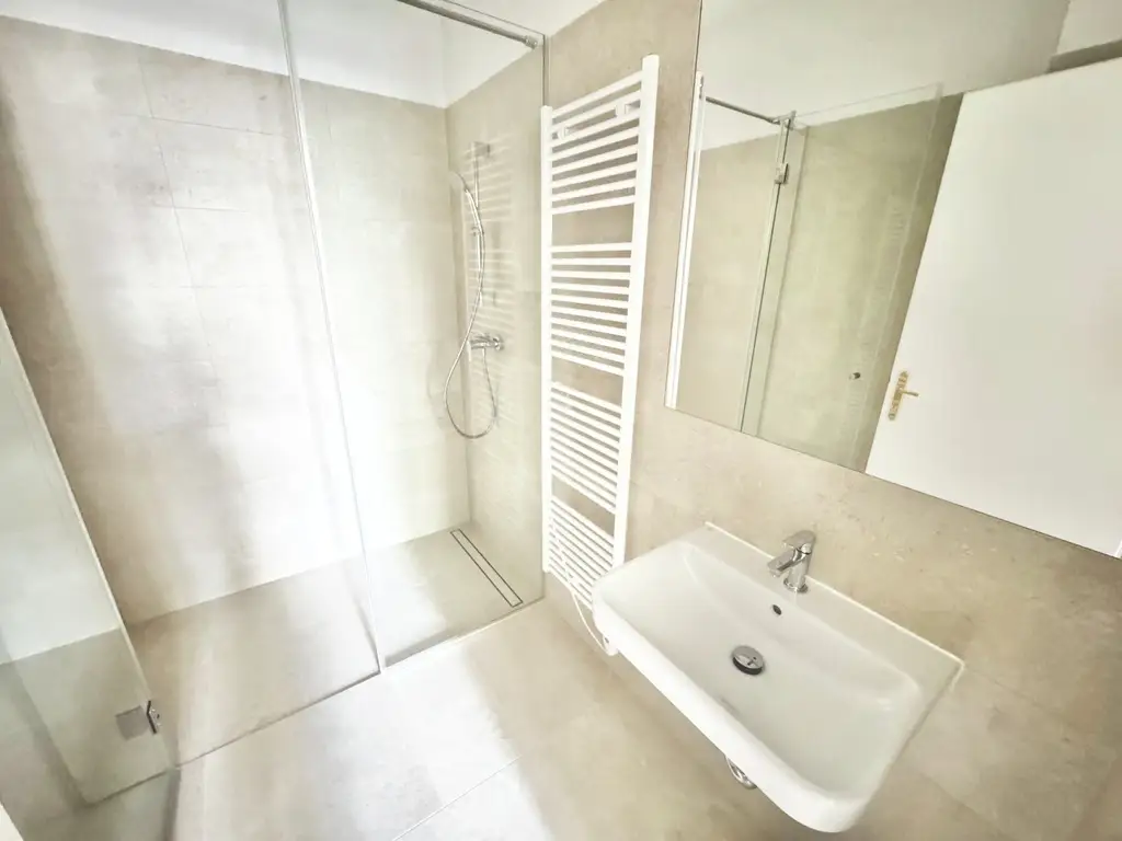 ERSTBEZUG NACH SANIERUNG | NEUBAUGASSE | EXKLUSIVE 4 ZIMMER | TOPLAGE | U-BAHN-NÄHE