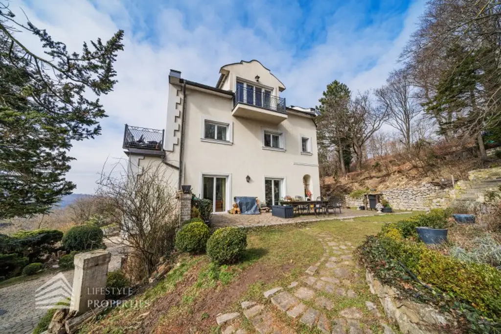 Luxuriöse Parkvilla mit einzigartigem Fernblick am Kahlenberg