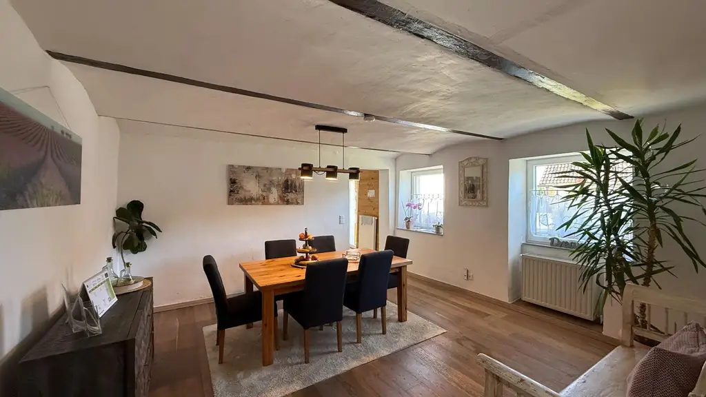 Einfamilien-/Ferienhaus verbindet historischen Charme mit modernem Wohnkomfort mit Burgblick - auch Hauptwohnsitz möglich!