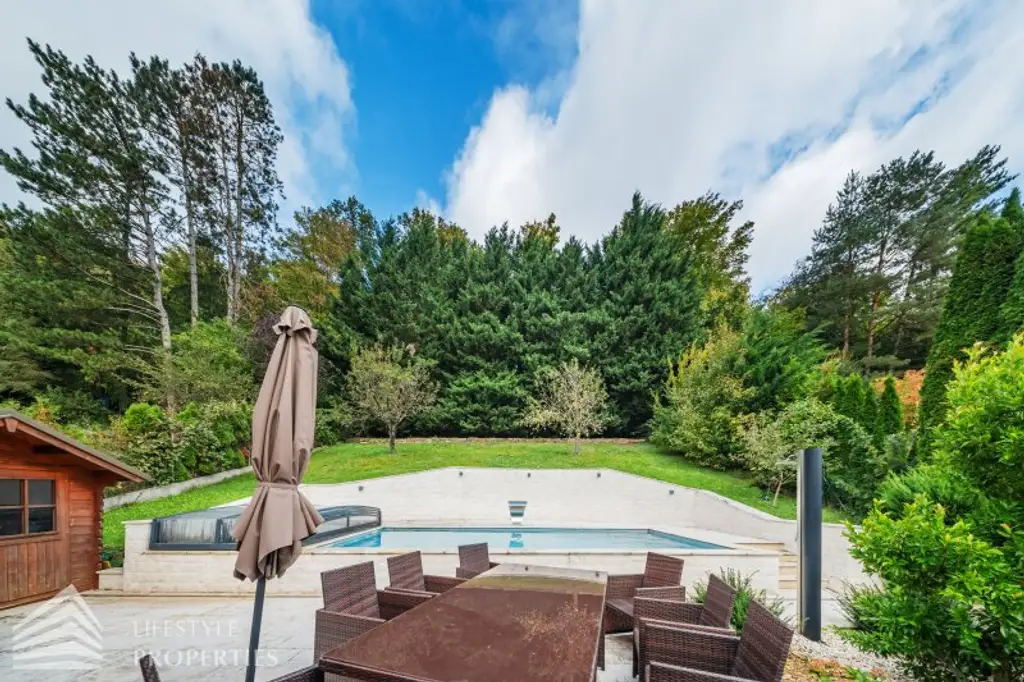 Luxuriöse Villa im Wienerwald – Beheizter Salzwasserpool, Gartenparadies & Premium-Parkmöglichkeiten
