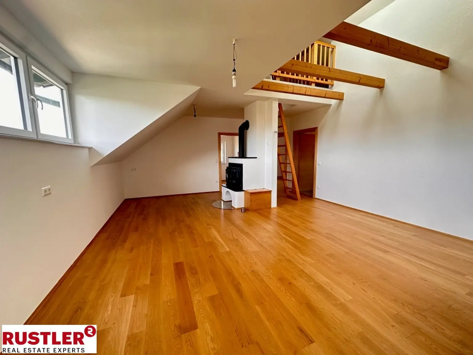 Außergewöhnliche 3-Zimmer Maisonette-Wohnung in Ruhelage