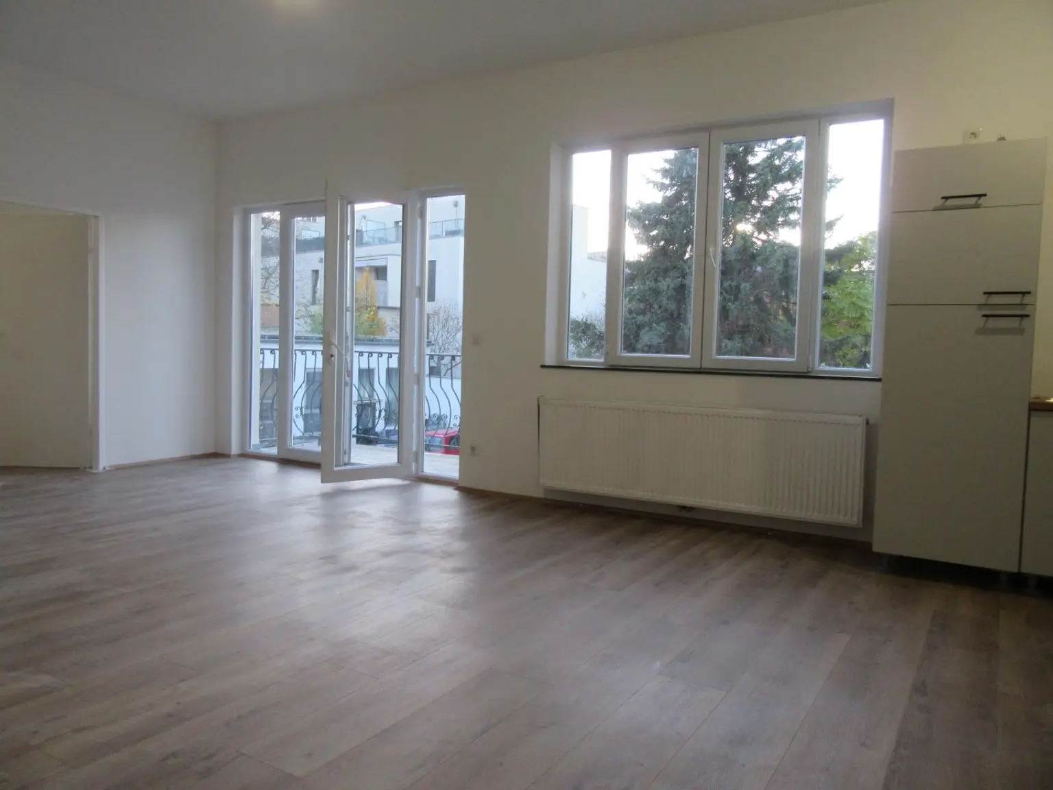 NÄHE LEOPOLDAUER PLATZ – NEU RENOVIERTES 2-ZIMMER APARTMENT MIT BALKON