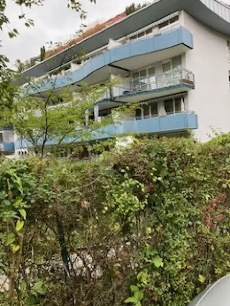 Schöne, sonnige Maisonette 3-Zimmer-Wohnung mit großer Dachterrasse sowie 2 Balkonen und 2 PKW-Abstellplätzen in Salzachnähe/Josefiau zu verkaufen