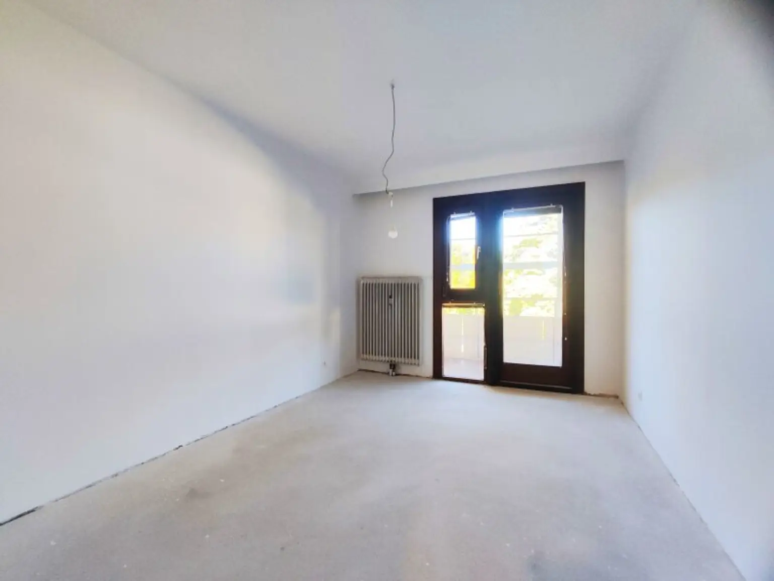 EDELROHBAU - Sanierungsbedürftige 3-Zimmer Wohnung mit Loggia