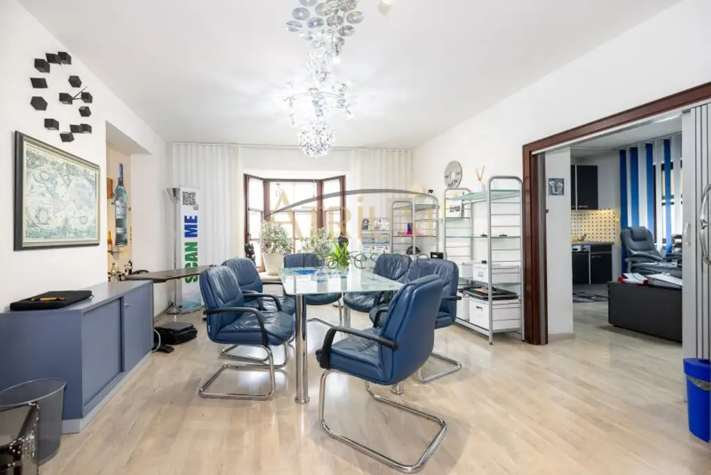 240m²  großes, modern aufgeteiltes 8 Zimmer Einfamilienhaus mit Garten und Pool in Gerasdorf bei Wien