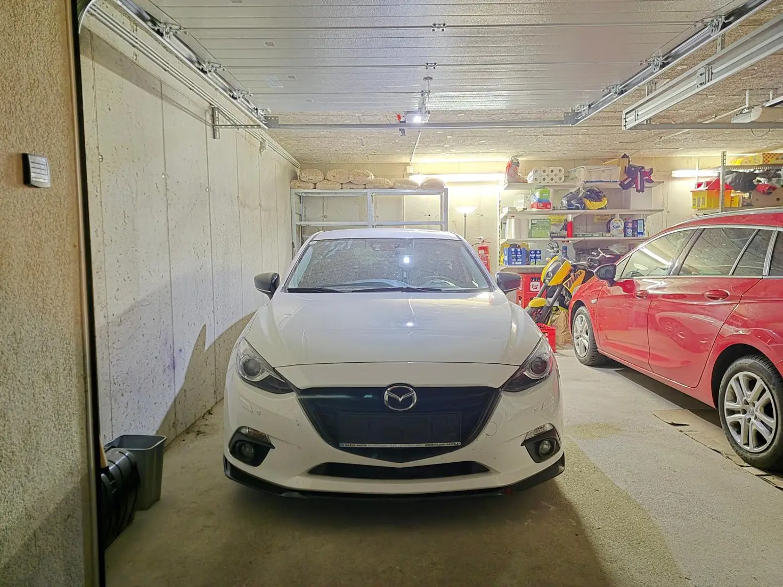 Einzelgarage + Abstellplatz davor