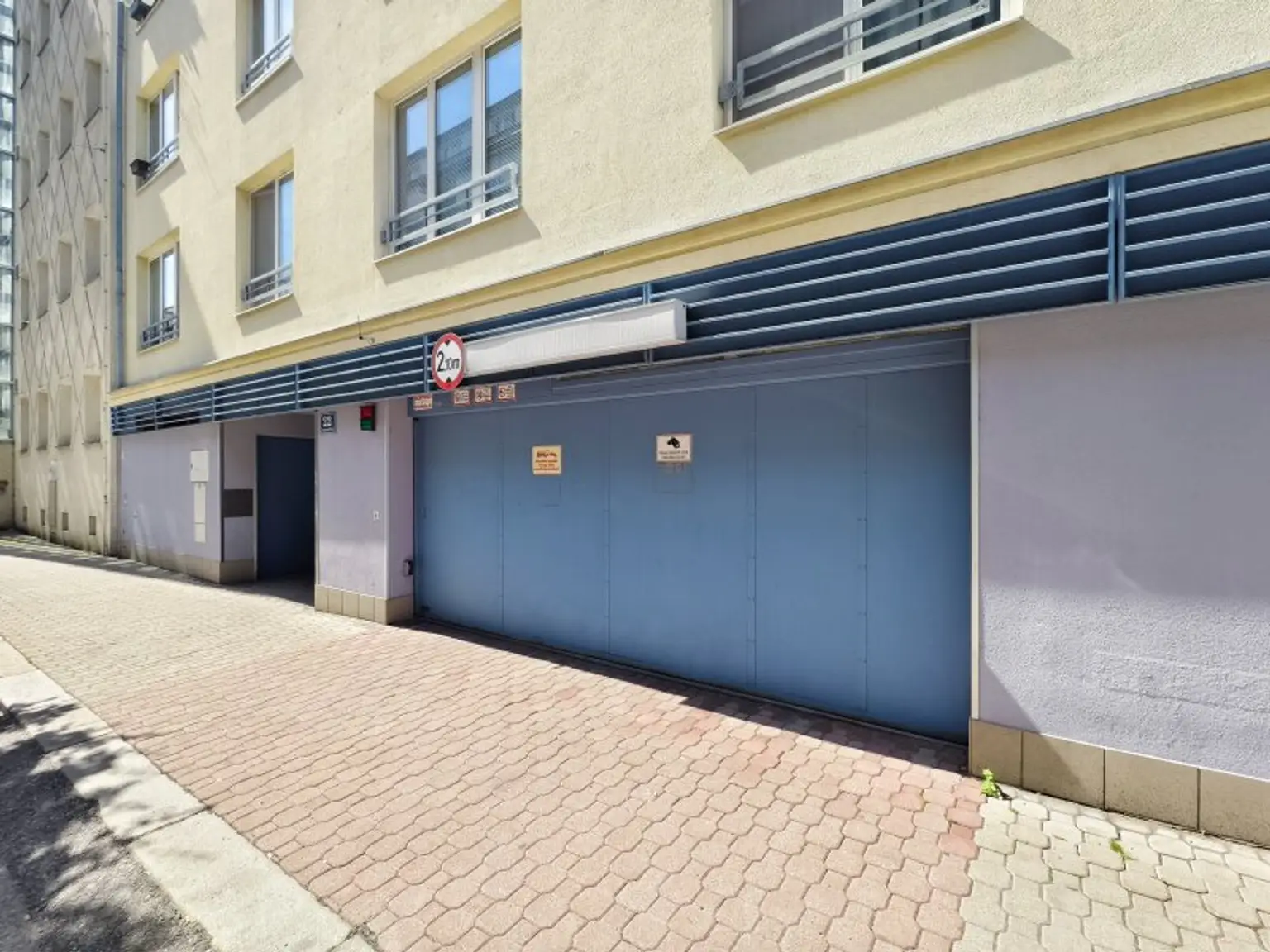 Außenansicht/Garageneinfahrt