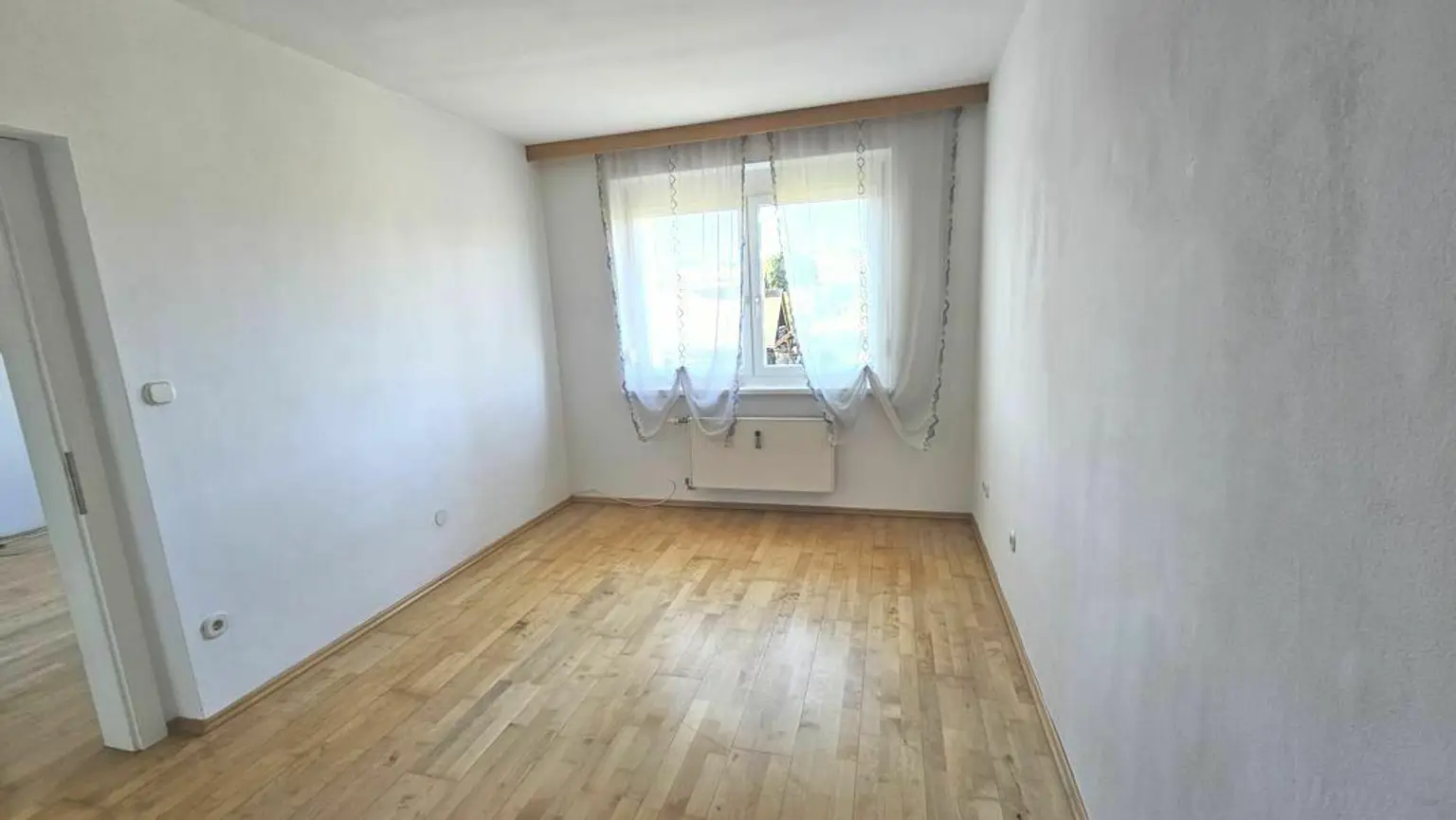 ***Elegante & sonnige Wohnung***Süd-Loggia***Garage***Tischlerküche***Ruhelage***