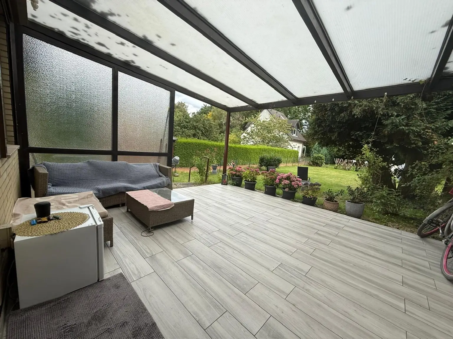 überdachte Terrasse