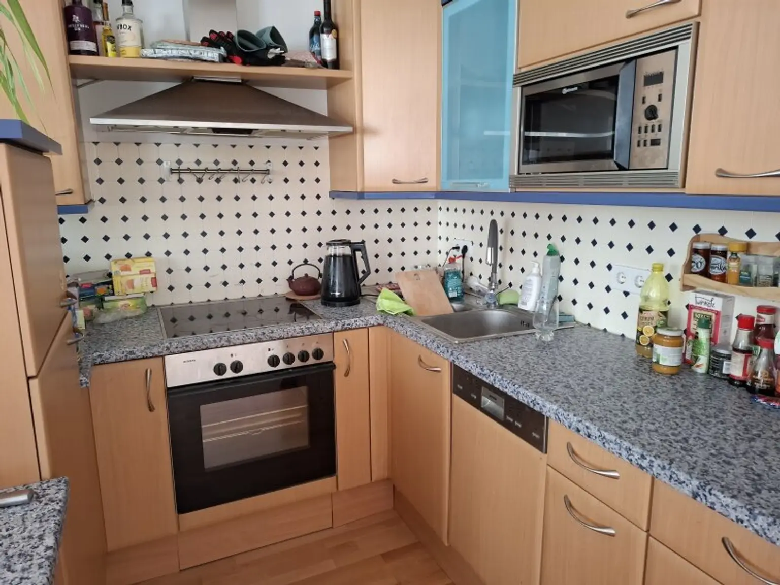 3 ZIMMER  WOHNUNG - HELL und RUHIG ab 01.10.2025