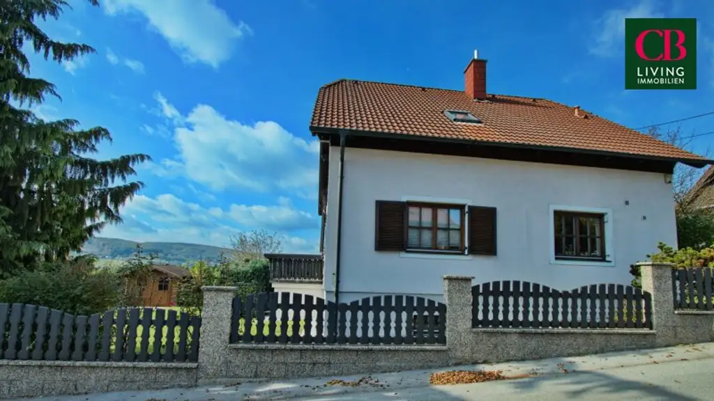 Großzügiges Einfamilienhaus in herrlicher Grünruhelage mit Fernblick