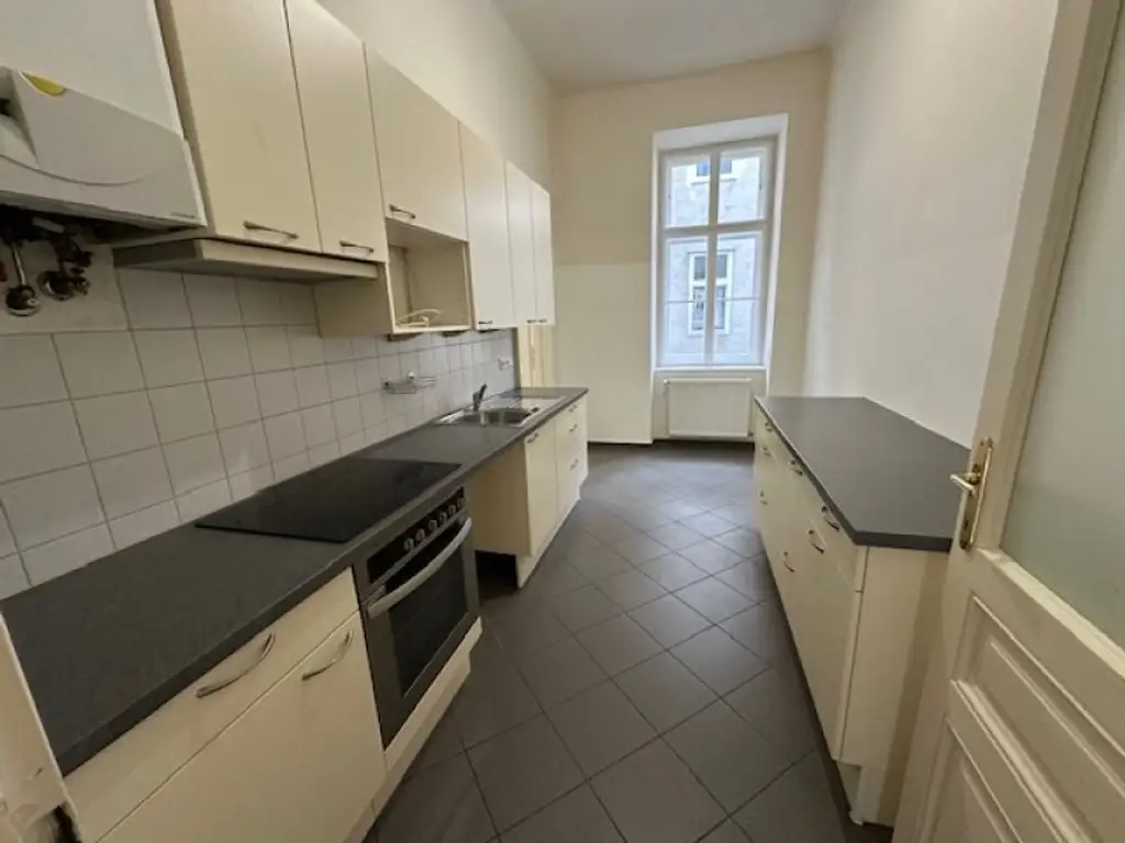 Großzügige Altbauwohnung im Herzen des 2. Bezirks!