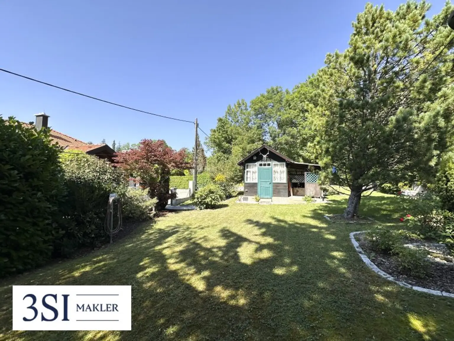 Traumhaftes Wohnen: Bungalow mit Pool & zusätzlichem Grundstück