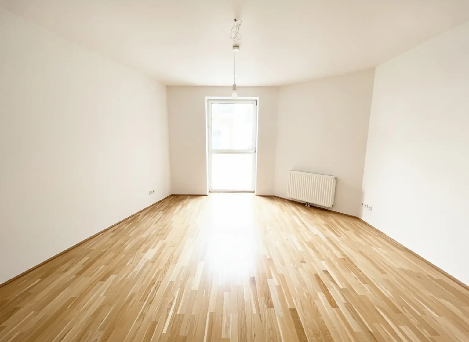 UNBEFRISTET: Top-Lage beim Stephansplatz: Moderne, klimatisierte Dachgeschoßwohnung im stilvollen Haus / Prime location near Stephansplatz: a modern, air-conditioned penthouse flat in a stylish building