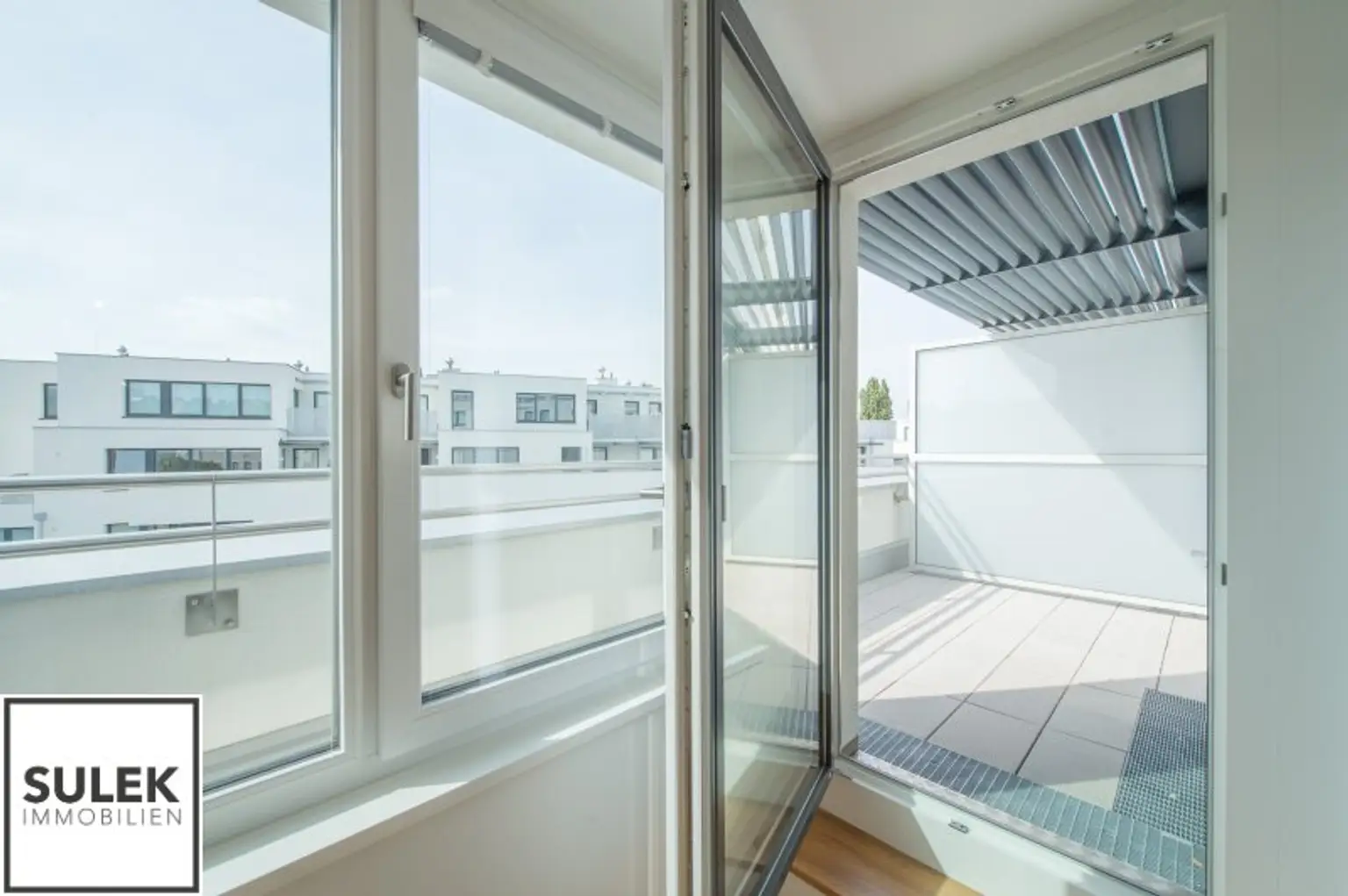 *Ab Februar* Helle 2 Zimmer Dachgeschosswohnung mit hofseitiger Terrasse - Abendsonne auf der eigenen Terrasse genießen! // ab 02/26 **VIDEO**