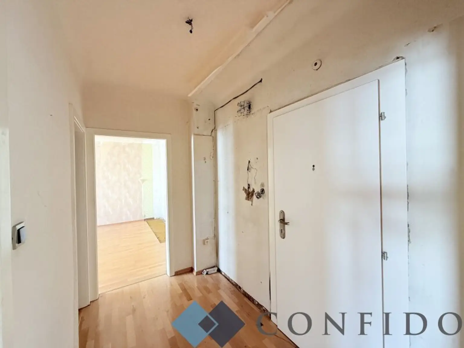 SANIER MICH - 2 Zimmerwohnung mit Potenzial in urbaner Lage nahe dem Schlosspark Schönbrunn!
