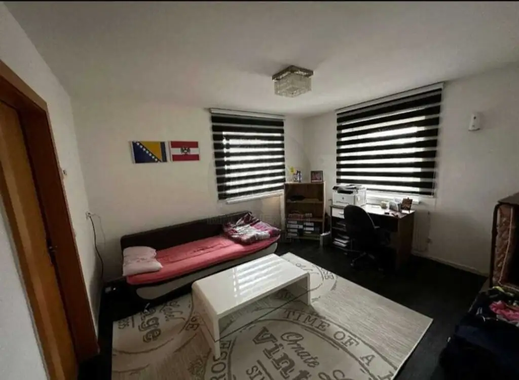 Attraktives Zinshaus in Wels: Modernisiert, 256m², Garten, Garage & 7 Stellplätze!