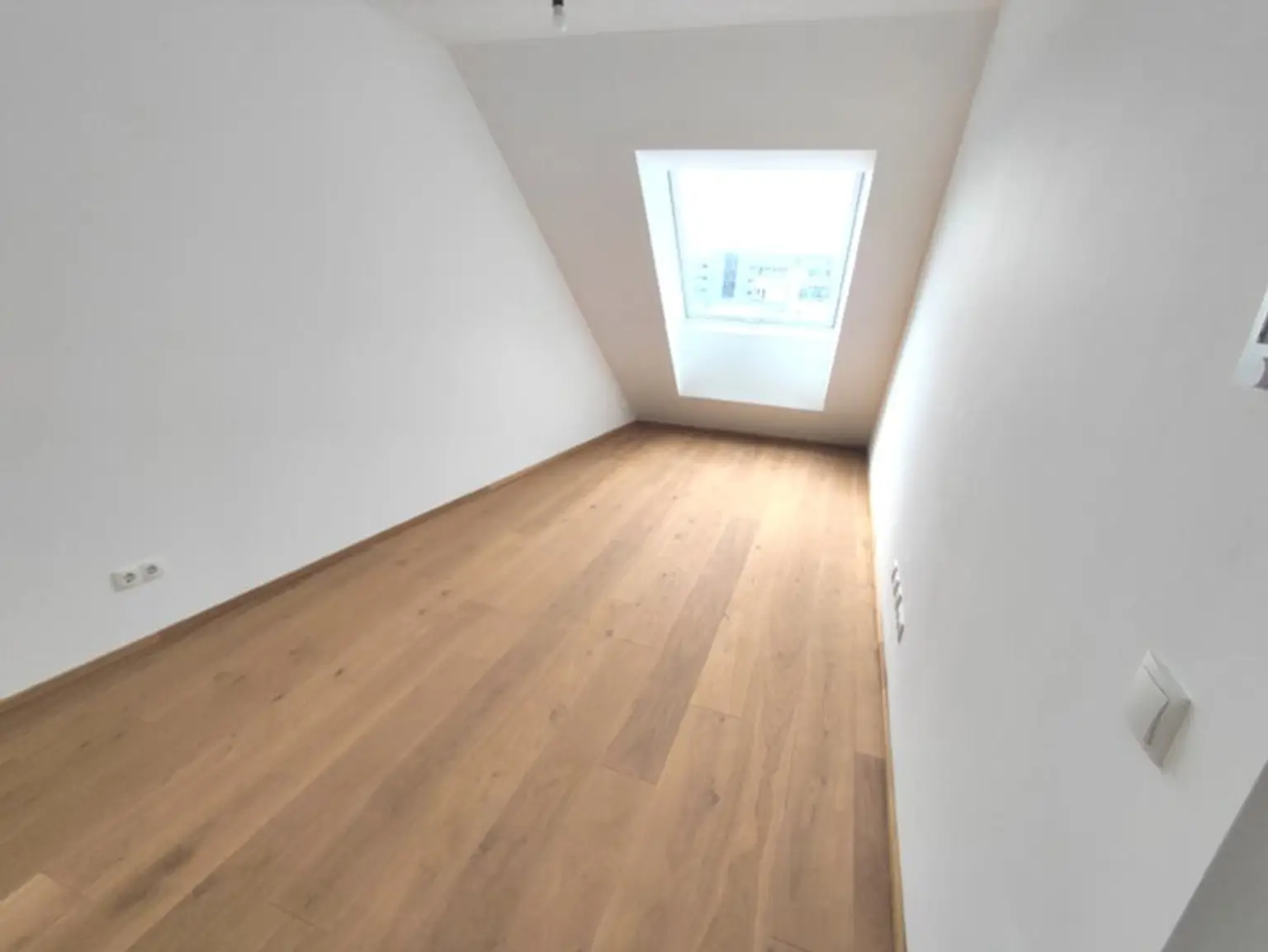 Modern wohnen in Meidling! DG-4-Zimmer-Erstbezug mit Terrasse - Top77