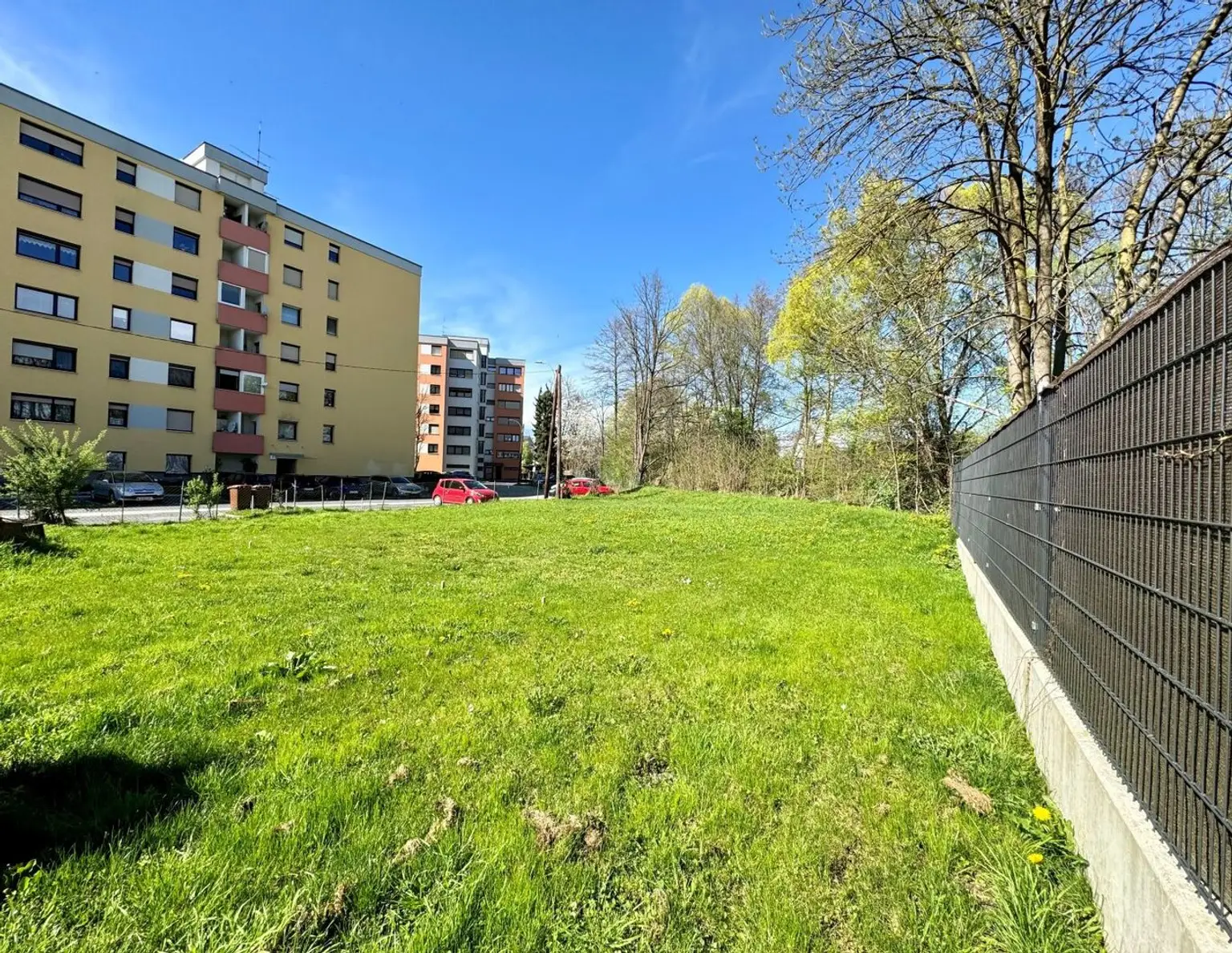 Baugrundstück mit genehmigter Baubewilligung für drei Wohneinheiten in Feldkirchen b.Graz!