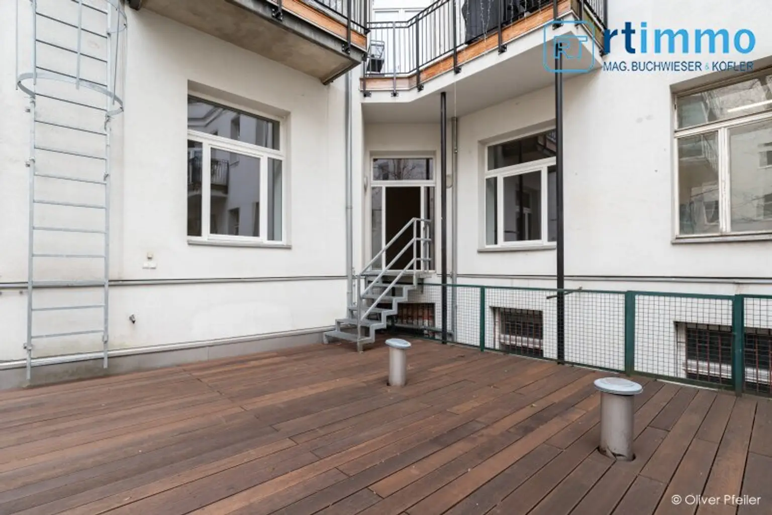 GROSSES BÜRO MIT TERRASSE UNBEFRISTET ZU VERMIETEN