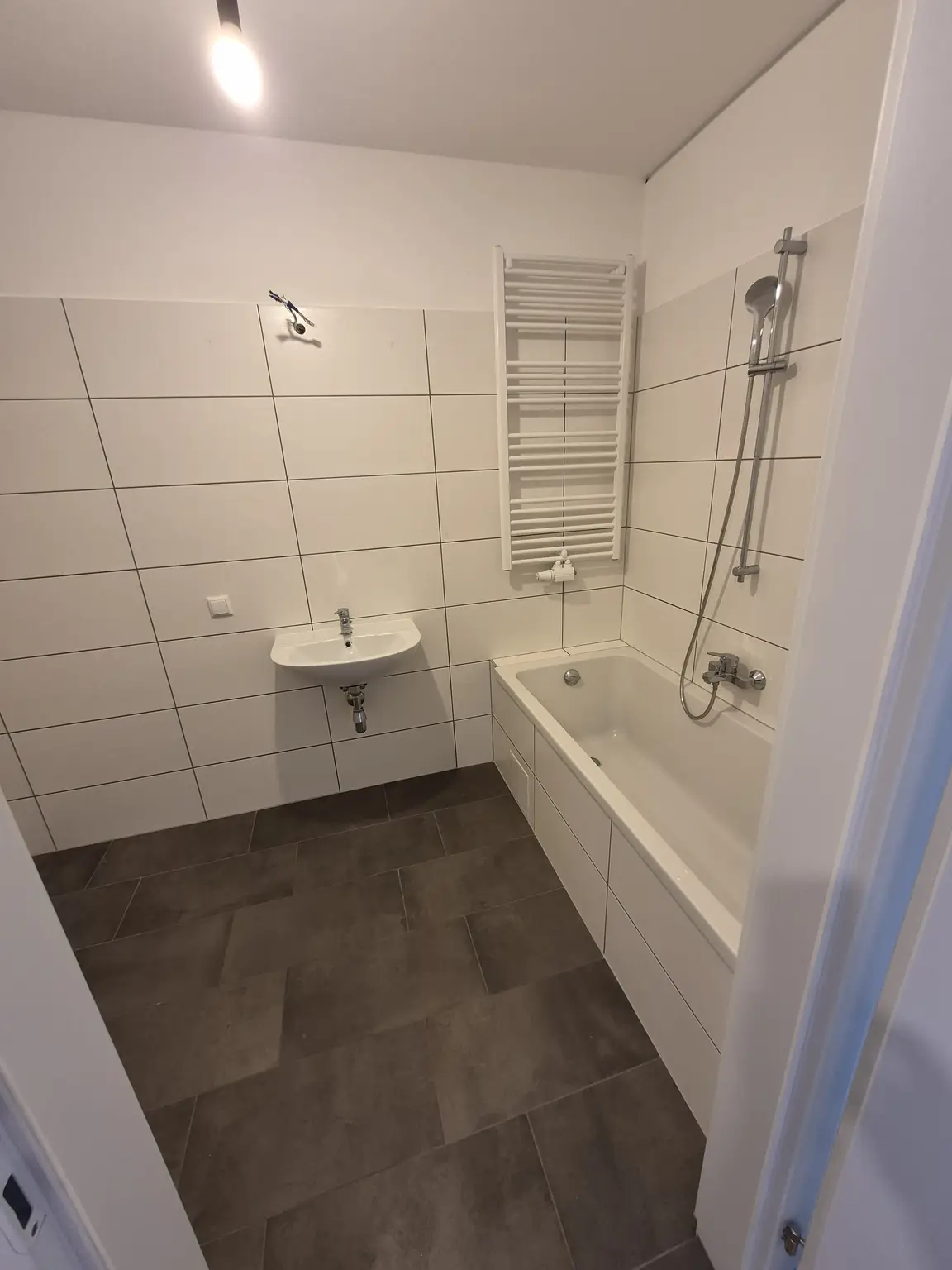 Wohnkomfort mit Aussicht: Ca. 60 m² 3-Zimmer-Wohnung und sonniger 12 m² Südwest-Eckbalkon