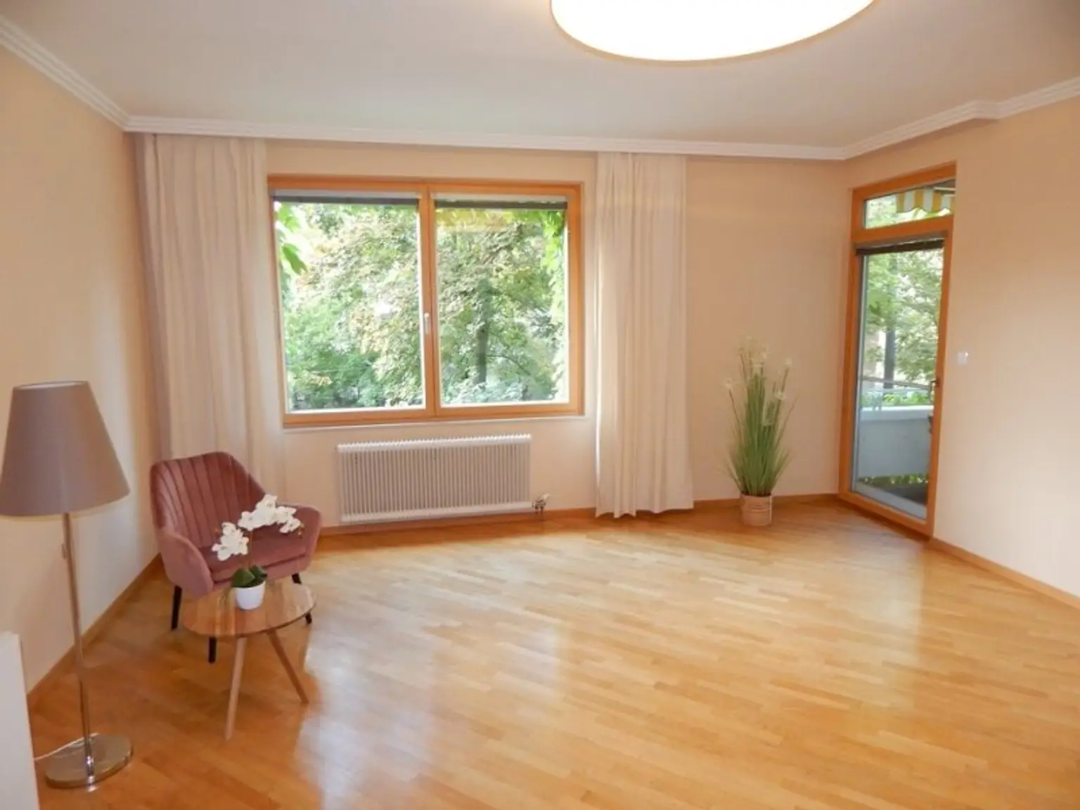 Helle und ruhige - Top ausgestattete Wohnung mit 2 Loggien