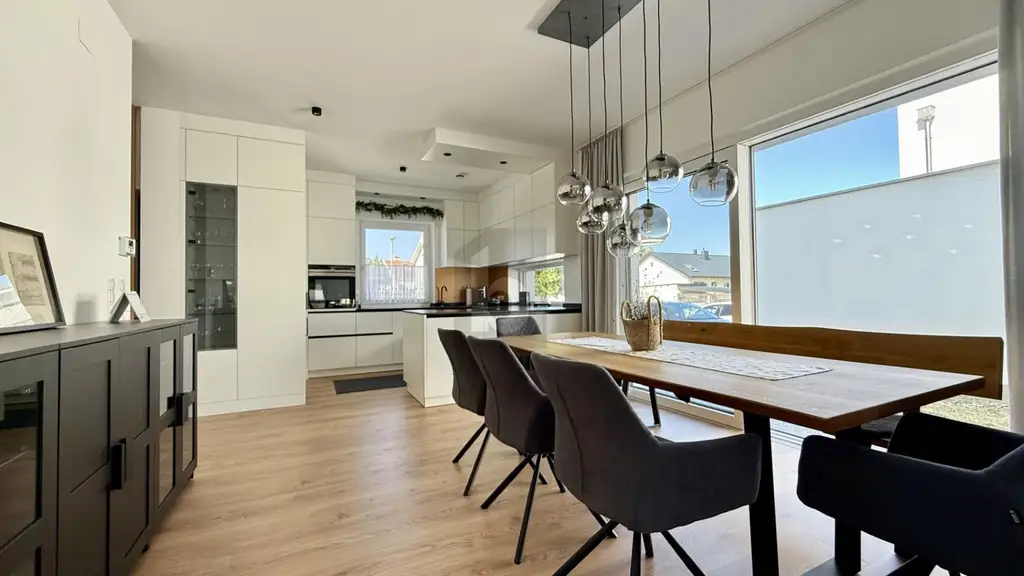 MODERN & SEHR HOCHWERTIG MIT DOPPELGARAGE U. 30 QM NEBENGEBÄUDE