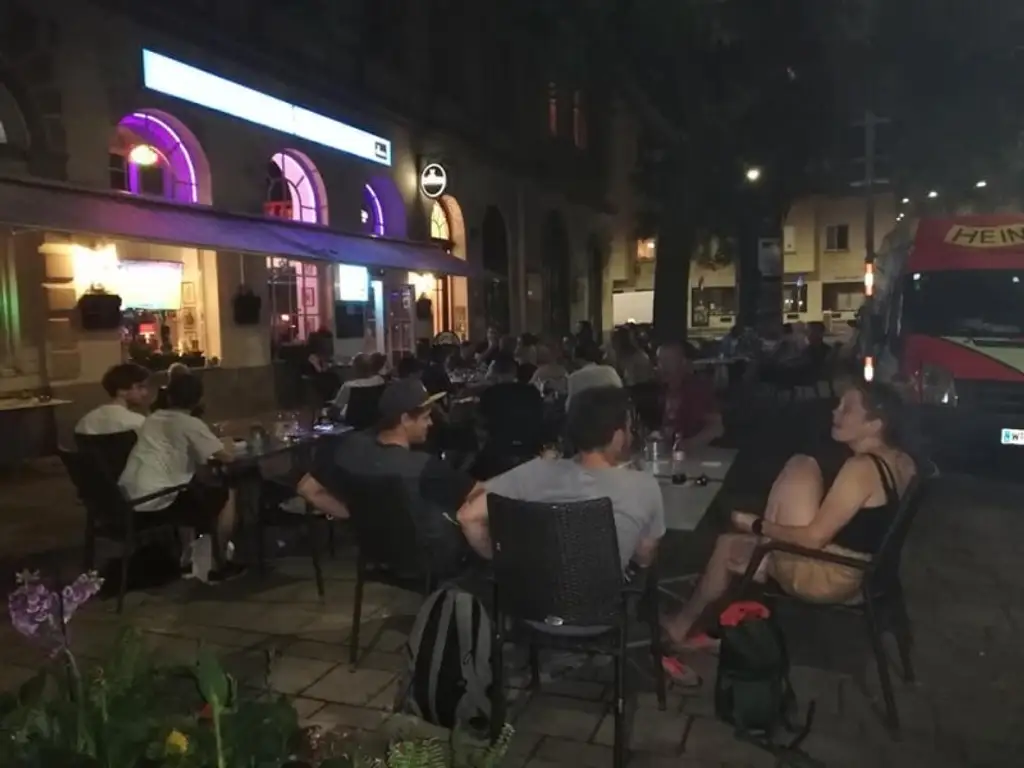 PACHTLOKAL BAR PUB MIT GROSSEM GARTEN GASTROTEL IMMOBILIEN