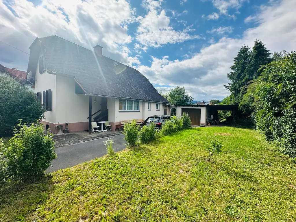 Sanierungsbedürftiges Einfamilienhaus auf großzügigem Grundstück in begehrter Lage!