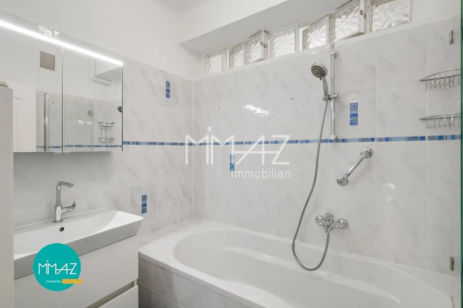 Badezimmer mit Wanne