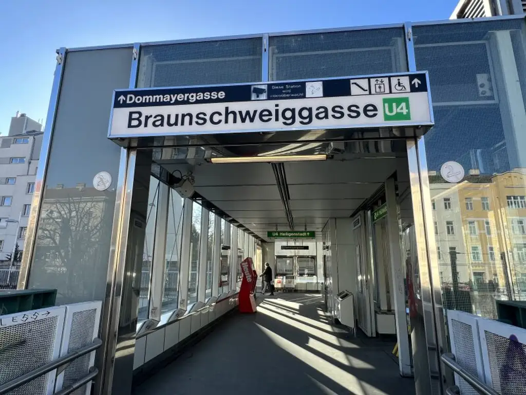 Wohnen mit Weitblick – stilvolle Dachgeschoßwohnung mit Balkon & Dachterrasse!