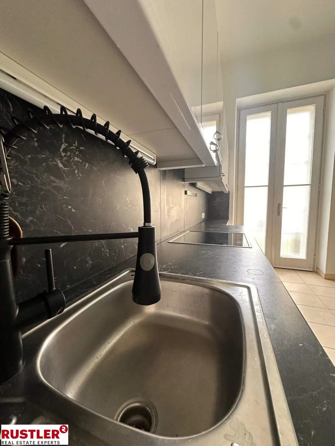 Repräsentative Altbauwohnung im Zentrum mit Balkon