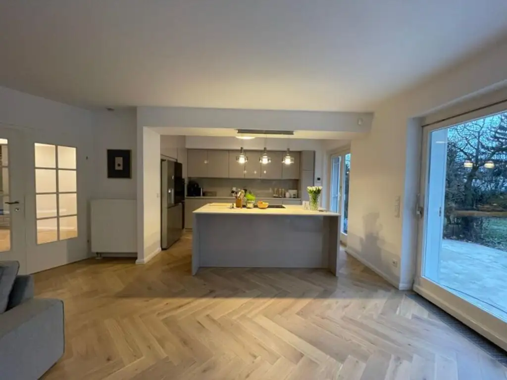 Exklusive und Top sanierte Gartenwohnung