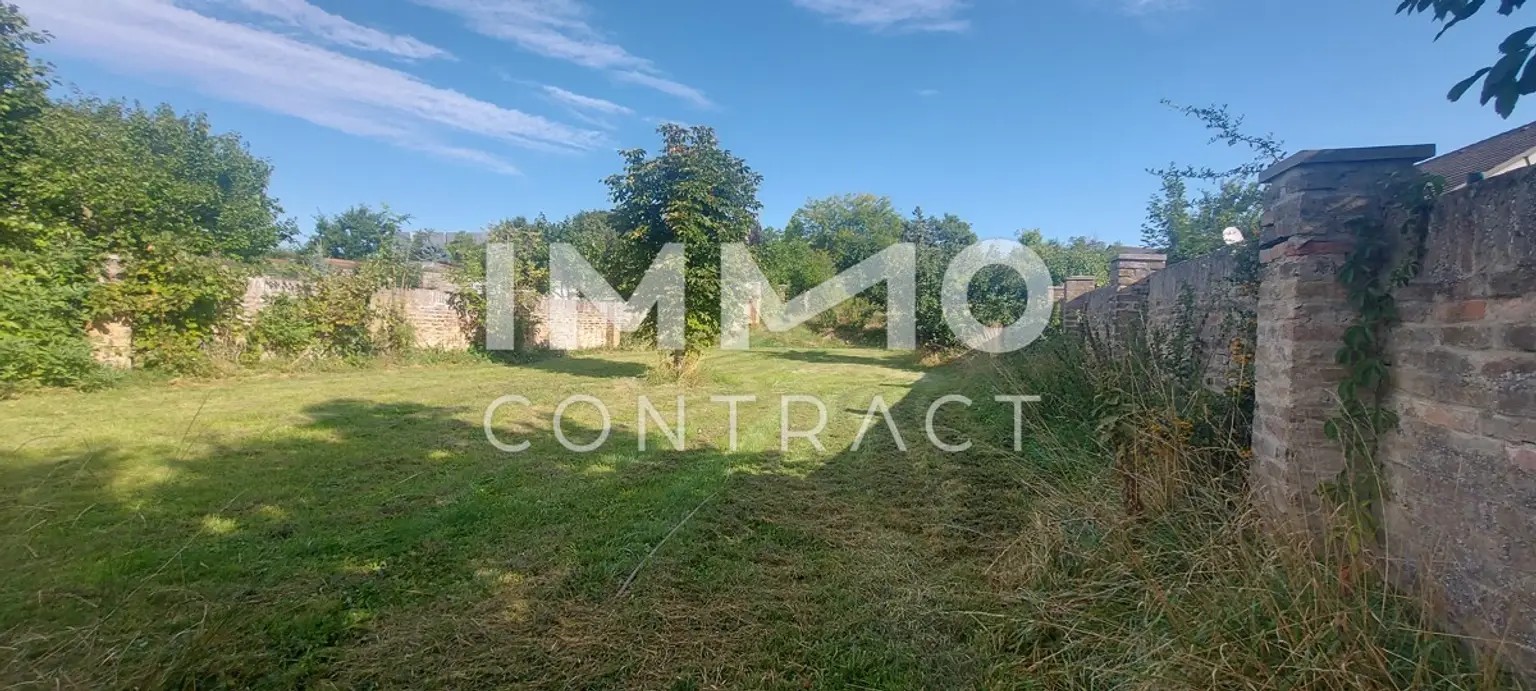 WOHN-UND GESCHÄFTSHAUS AUS DEM 16. JAHRHUNDERT IM HERZEN VON LANGENLOIS 
100 m Kellerröhre, Nebengebäude, Innenhof, Geschäftslokale, usw.