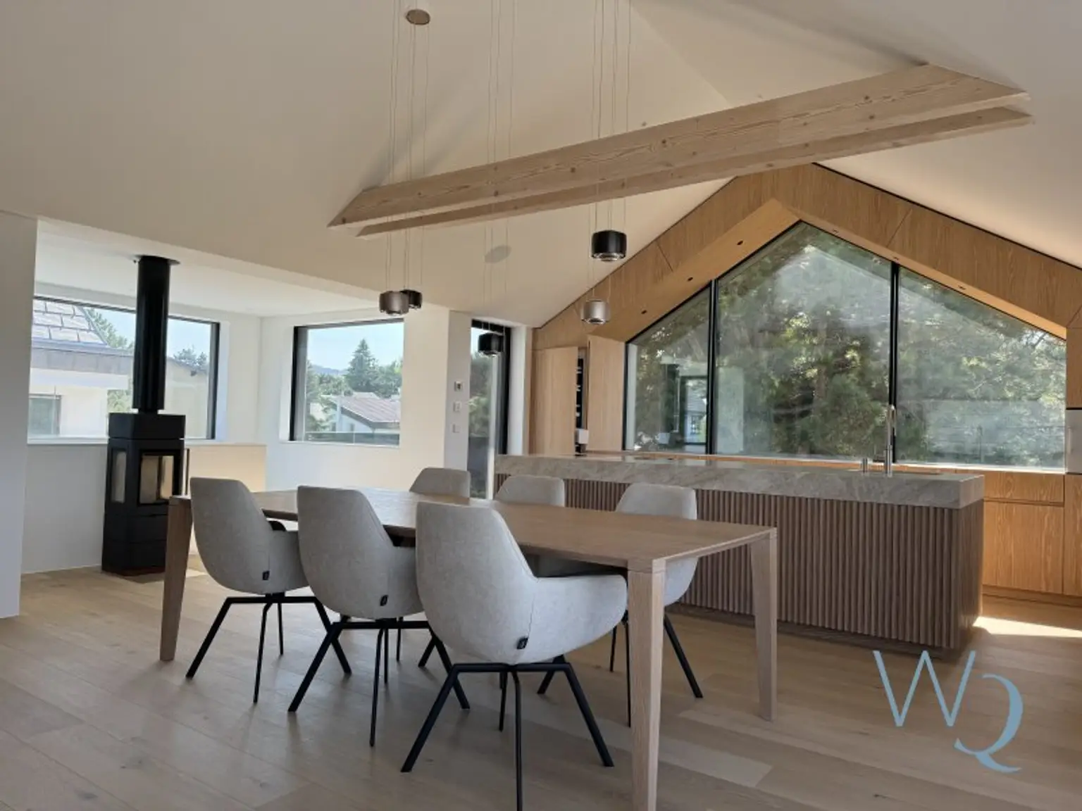 Traumhaus mit Pool und herrlicher Aussicht ab sofort verfügbar!
